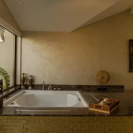 Lale سبانجا