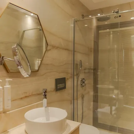Lale Hotel 3*
